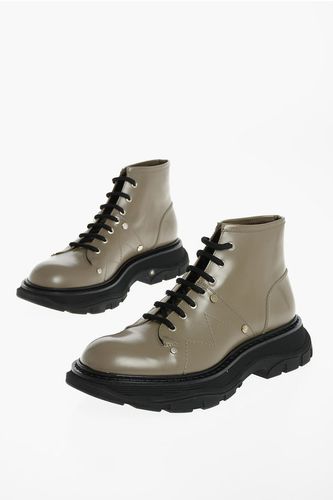 Combat Boots with Contrasting Laces and Visible stitchings Größe 40 - Alexander McQueen - Modalova