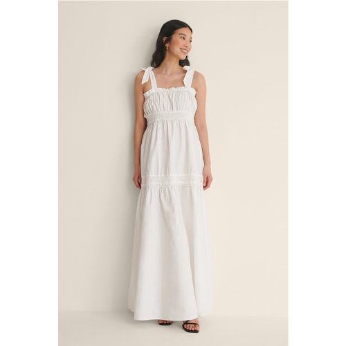 Träger-Kleid Mit Smock-Detail - White - Curated Styles - Modalova